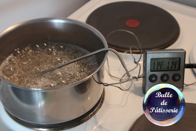 Fondant pâtissier : à 114°C, stoppez la cuisson du sirop