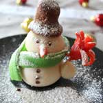 Décor de bûche de Noël : bonhomme de neige en pâte d'amande