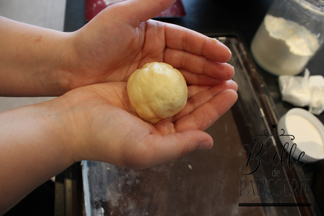 Brioche Buchty : formez une boule de pâte