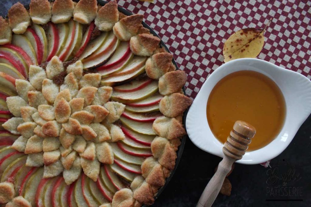 Tarte d'automne : pomme, noix et miel