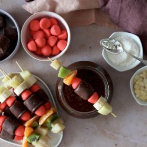 Goûter gourmand : fondue au chocolat et brochettes gourmandes