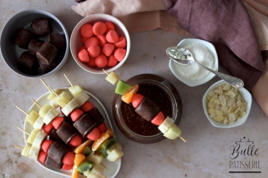 Goûter gourmand : fondue au chocolat et brochettes gourmandes