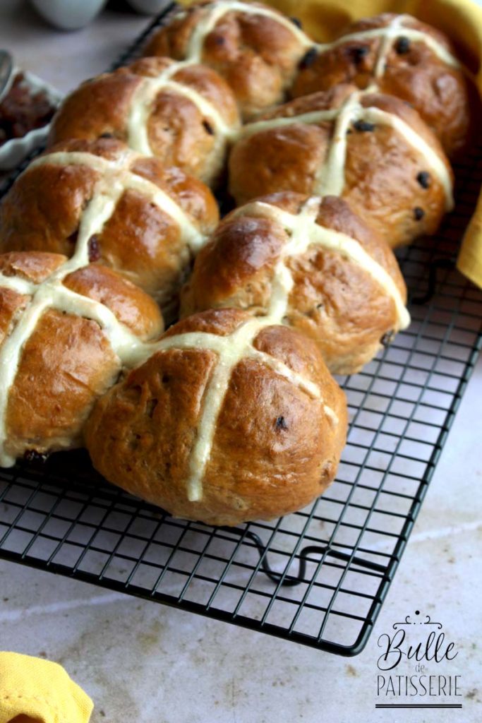 Hot Cross Buns : petits pains anglais de Pâques