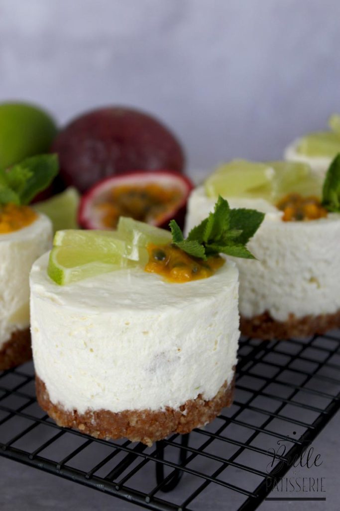 Recette de Cheesecake sans cuisson : mousse au mascarpone citron vert et cœur fruit de la passion