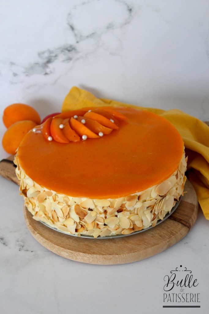 Abricotier : génoise, crème mousseline, abricots au sirop et miroir abricot