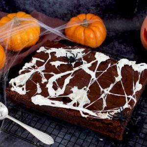 Recette de brownie d'Halloween avec toile d'araignée