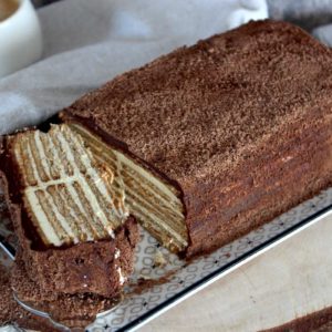 Gâteau aux petits beurre : biscuits Lu trempés dans le café, crème au beurre légère, crème chocolat